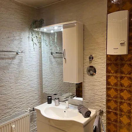 Apartment Monteurwohnung Mit Parkplätzen, Flexibler Check-in, Küche Und Smart Tv In Bad Sobernheim, Kreis Bad Kreuznach